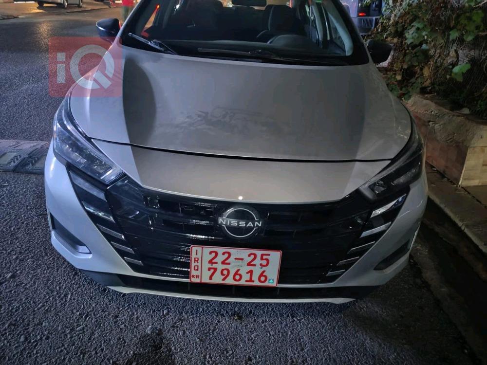 نيسان فيرسا